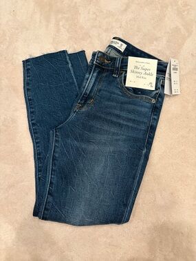 NWT- Abercrombie & Fitch Super Skinny Ankle Jeans - Dark Blue Wash- Size 25
